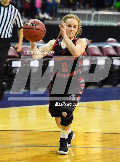 Thumbnail 2 in Rock Point vs. Mogollon  (AIA 1A Semifinal) photogallery.