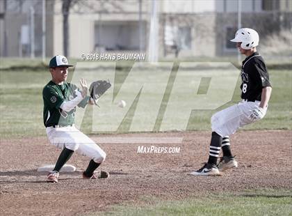 Thumbnail 2 in Hug vs. Neah-Kah-Nie photogallery.