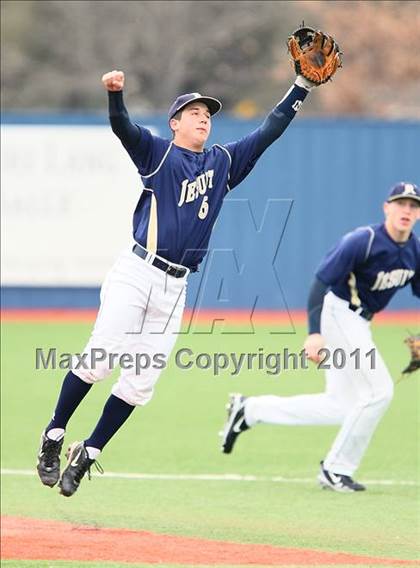 Thumbnail 2 in Lehman vs. Dallas Jesuit (Jesuit Classic) photogallery.