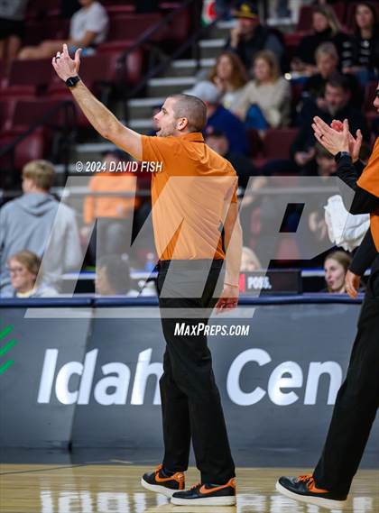 Thumbnail 1 in Bishop Kelly vs. Ridgevue (IHSAA 4A District III Final) photogallery.