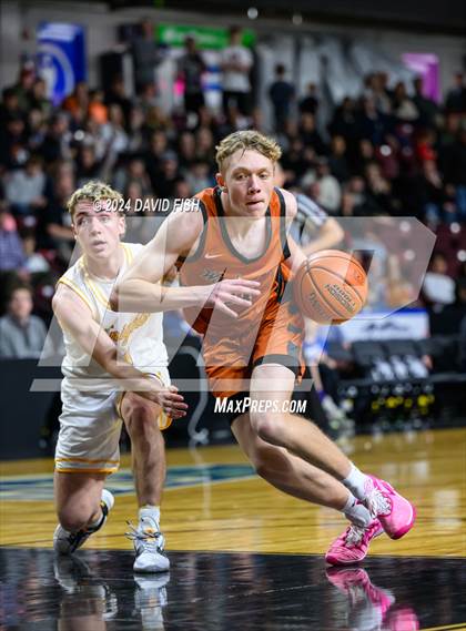 Thumbnail 3 in Bishop Kelly vs. Ridgevue (IHSAA 4A District III Final) photogallery.