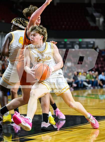 Thumbnail 1 in Bishop Kelly vs. Ridgevue (IHSAA 4A District III Final) photogallery.