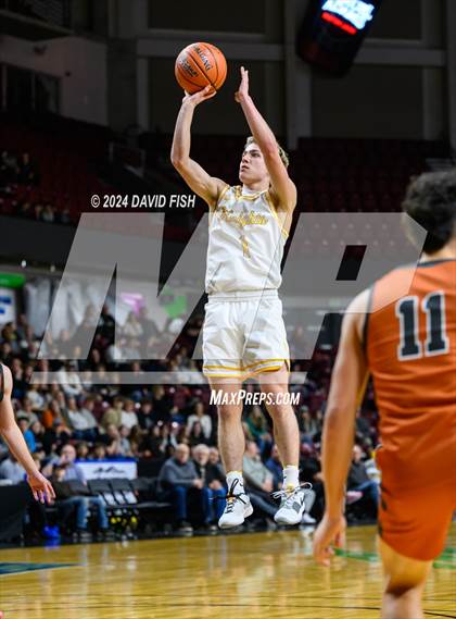 Thumbnail 2 in Bishop Kelly vs. Ridgevue (IHSAA 4A District III Final) photogallery.