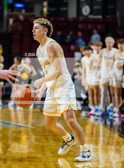 Thumbnail 2 in Bishop Kelly vs. Ridgevue (IHSAA 4A District III Final) photogallery.