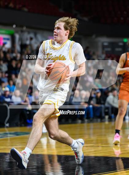 Thumbnail 2 in Bishop Kelly vs. Ridgevue (IHSAA 4A District III Final) photogallery.