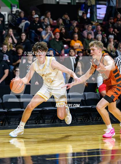 Thumbnail 2 in Bishop Kelly vs. Ridgevue (IHSAA 4A District III Final) photogallery.