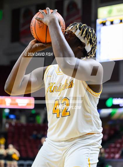Thumbnail 2 in Bishop Kelly vs. Ridgevue (IHSAA 4A District III Final) photogallery.