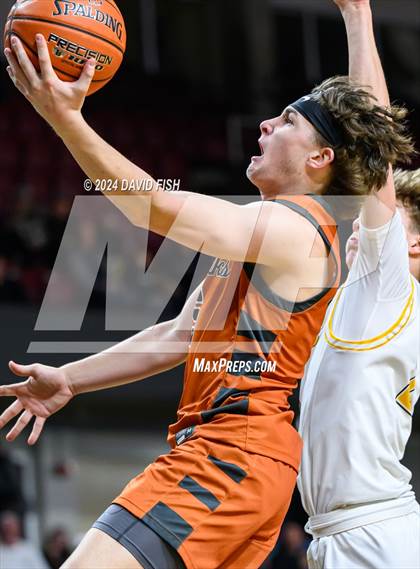 Thumbnail 1 in Bishop Kelly vs. Ridgevue (IHSAA 4A District III Final) photogallery.