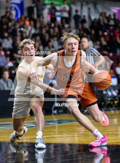 Thumbnail 2 in Bishop Kelly vs. Ridgevue (IHSAA 4A District III Final) photogallery.