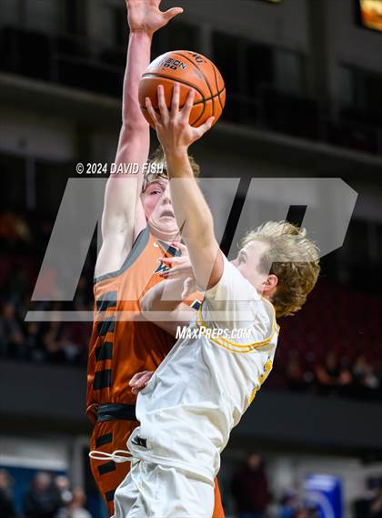 Thumbnail 3 in Bishop Kelly vs. Ridgevue (IHSAA 4A District III Final) photogallery.