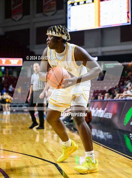 Thumbnail 3 in Bishop Kelly vs. Ridgevue (IHSAA 4A District III Final) photogallery.