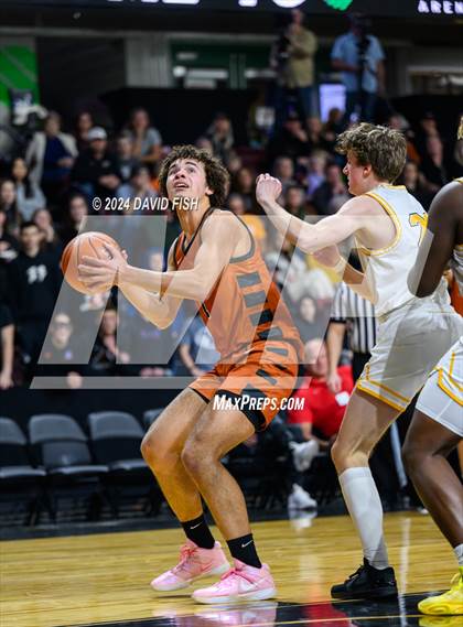 Thumbnail 2 in Bishop Kelly vs. Ridgevue (IHSAA 4A District III Final) photogallery.