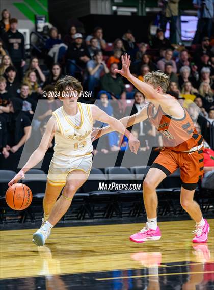 Thumbnail 3 in Bishop Kelly vs. Ridgevue (IHSAA 4A District III Final) photogallery.