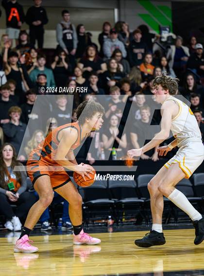 Thumbnail 1 in Bishop Kelly vs. Ridgevue (IHSAA 4A District III Final) photogallery.