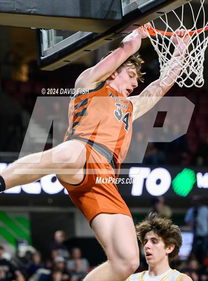 Thumbnail 2 in Bishop Kelly vs. Ridgevue (IHSAA 4A District III Final) photogallery.