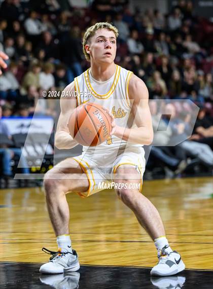 Thumbnail 3 in Bishop Kelly vs. Ridgevue (IHSAA 4A District III Final) photogallery.