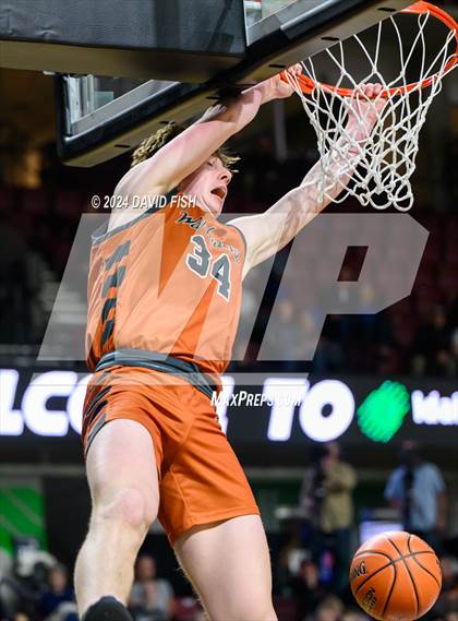 Thumbnail 1 in Bishop Kelly vs. Ridgevue (IHSAA 4A District III Final) photogallery.