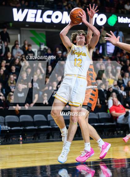 Thumbnail 1 in Bishop Kelly vs. Ridgevue (IHSAA 4A District III Final) photogallery.