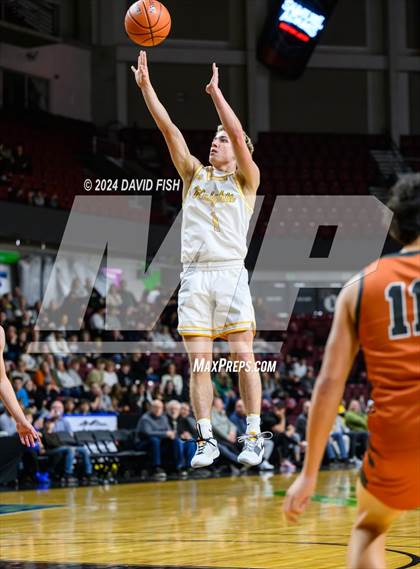 Thumbnail 3 in Bishop Kelly vs. Ridgevue (IHSAA 4A District III Final) photogallery.