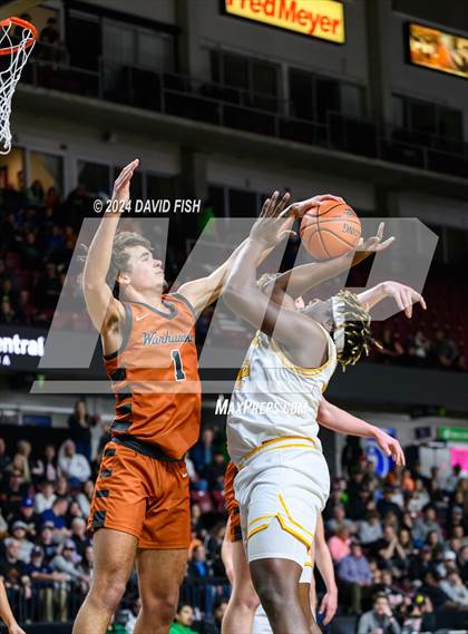 Thumbnail 3 in Bishop Kelly vs. Ridgevue (IHSAA 4A District III Final) photogallery.