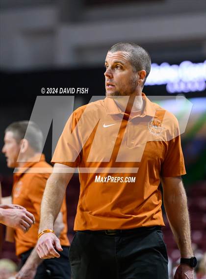 Thumbnail 1 in Bishop Kelly vs. Ridgevue (IHSAA 4A District III Final) photogallery.