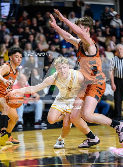 Thumbnail 2 in Bishop Kelly vs. Ridgevue (IHSAA 4A District III Final) photogallery.