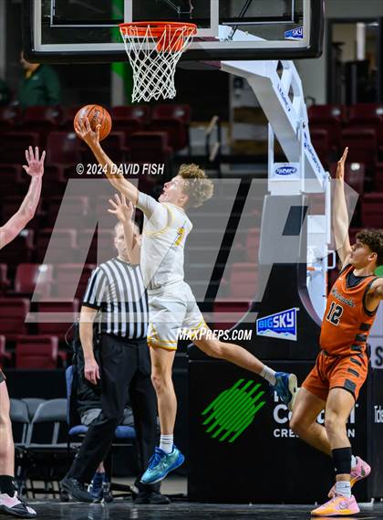 Thumbnail 3 in Bishop Kelly vs. Ridgevue (IHSAA 4A District III Final) photogallery.