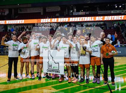Thumbnail 1 in Bishop Kelly vs. Ridgevue (IHSAA 4A District III Final) photogallery.