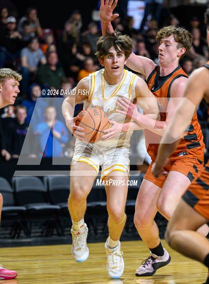 Thumbnail 3 in Bishop Kelly vs. Ridgevue (IHSAA 4A District III Final) photogallery.