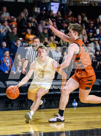 Thumbnail 1 in Bishop Kelly vs. Ridgevue (IHSAA 4A District III Final) photogallery.