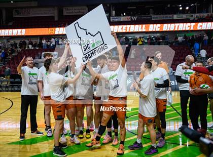 Thumbnail 3 in Bishop Kelly vs. Ridgevue (IHSAA 4A District III Final) photogallery.