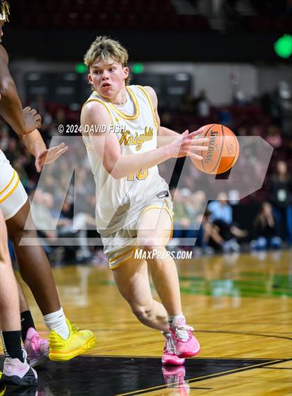 Thumbnail 1 in Bishop Kelly vs. Ridgevue (IHSAA 4A District III Final) photogallery.
