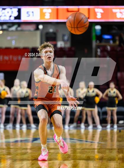 Thumbnail 3 in Bishop Kelly vs. Ridgevue (IHSAA 4A District III Final) photogallery.