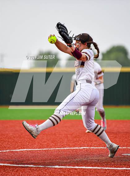 Thumbnail 3 in Magnolia West vs Lake Belton (UIL 5A Region III Bi-District) photogallery.