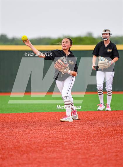 Thumbnail 2 in Magnolia West vs Lake Belton (UIL 5A Region III Bi-District) photogallery.