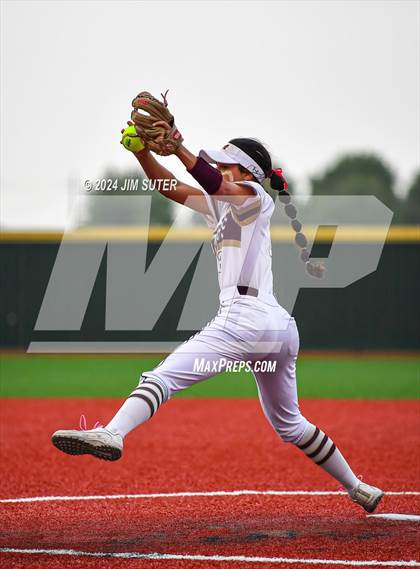 Thumbnail 3 in Magnolia West vs Lake Belton (UIL 5A Region III Bi-District) photogallery.