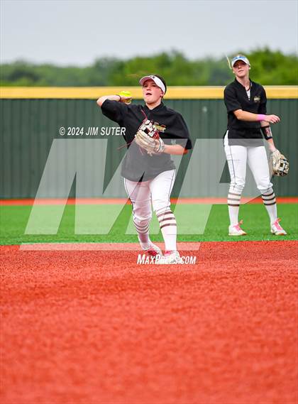 Thumbnail 3 in Magnolia West vs Lake Belton (UIL 5A Region III Bi-District) photogallery.