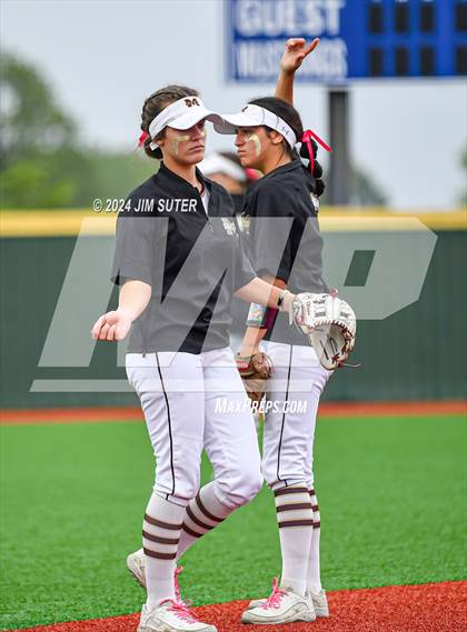 Thumbnail 1 in Magnolia West vs Lake Belton (UIL 5A Region III Bi-District) photogallery.