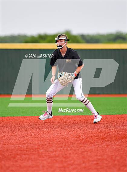 Thumbnail 3 in Magnolia West vs Lake Belton (UIL 5A Region III Bi-District) photogallery.