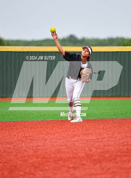 Thumbnail 1 in Magnolia West vs Lake Belton (UIL 5A Region III Bi-District) photogallery.