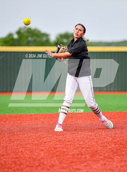 Thumbnail 1 in Magnolia West vs Lake Belton (UIL 5A Region III Bi-District) photogallery.