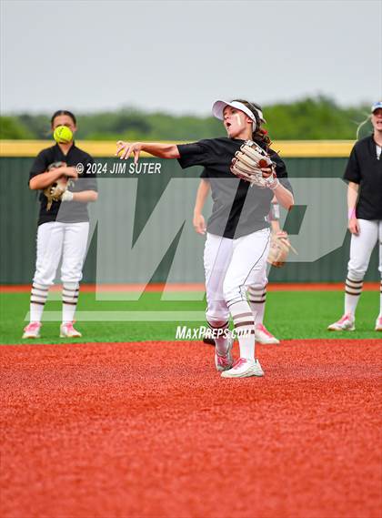Thumbnail 3 in Magnolia West vs Lake Belton (UIL 5A Region III Bi-District) photogallery.