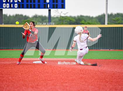 Thumbnail 3 in Magnolia West vs Lake Belton (UIL 5A Region III Bi-District) photogallery.