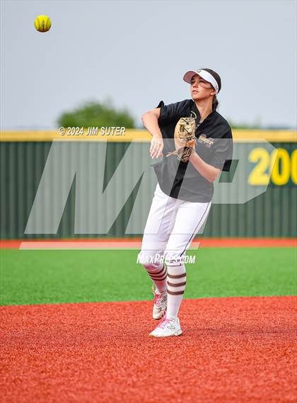 Thumbnail 1 in Magnolia West vs Lake Belton (UIL 5A Region III Bi-District) photogallery.