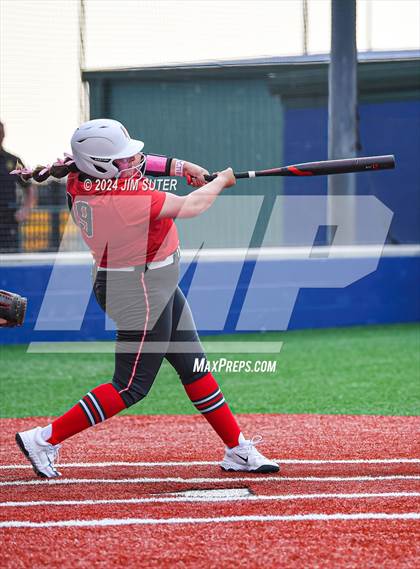Thumbnail 3 in Magnolia West vs Lake Belton (UIL 5A Region III Bi-District) photogallery.