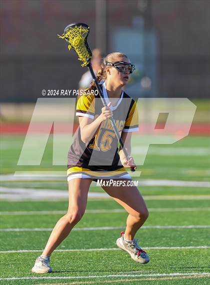 Thumbnail 2 in Commack vs William Floyd photogallery.