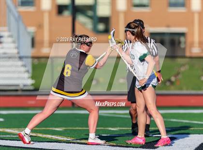 Thumbnail 3 in Commack vs William Floyd photogallery.