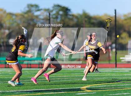 Thumbnail 3 in Commack vs William Floyd photogallery.