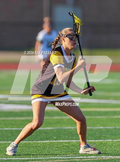 Thumbnail 3 in Commack vs William Floyd photogallery.