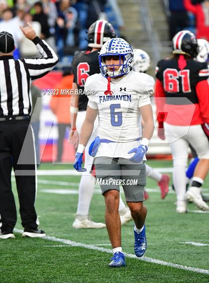 Thumbnail 1 in Fairhaven vs Salem (MIAA D6 Final) photogallery.